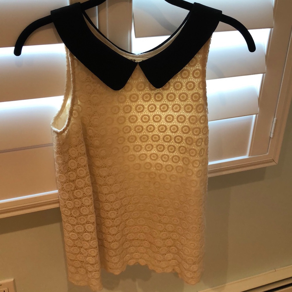 Feminine lace blouse with collar